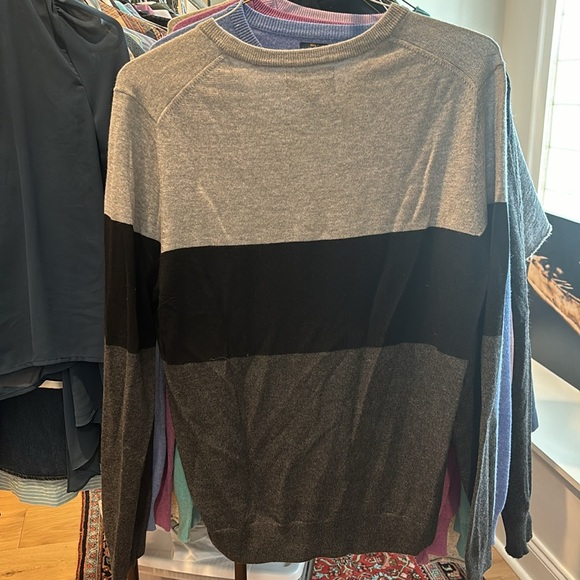 Men’s Nordstrom wool v-neck, medium - Picture 2 of 3